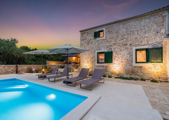 Stone House Luna