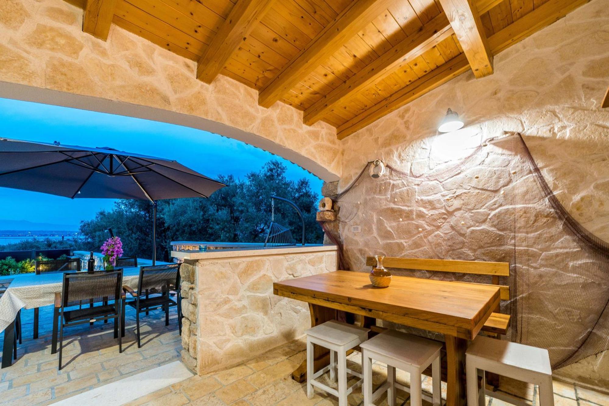 Stone House Luna Villa